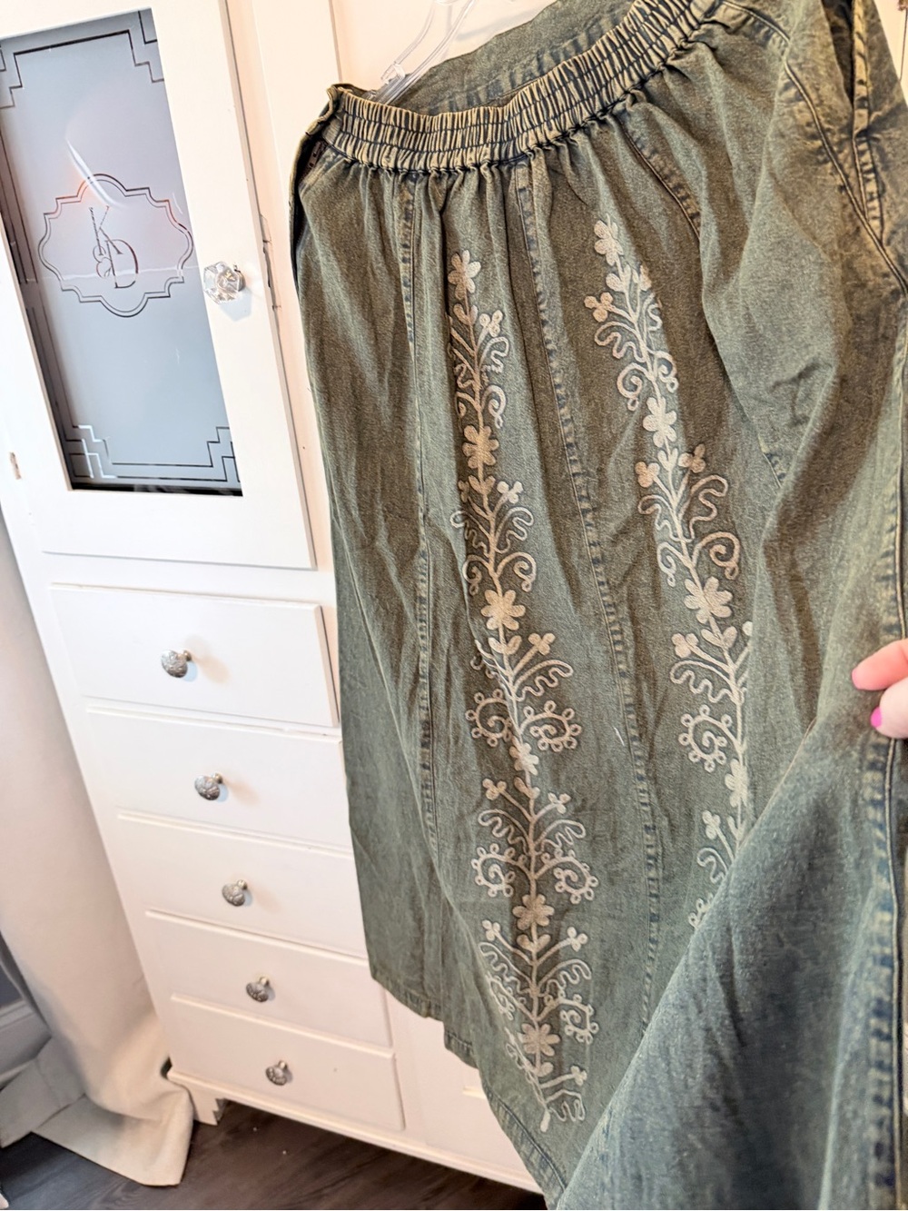 Young threads Embroidered Olive Midi Skirt with Cream Floral Detail - Picture 7 of 7